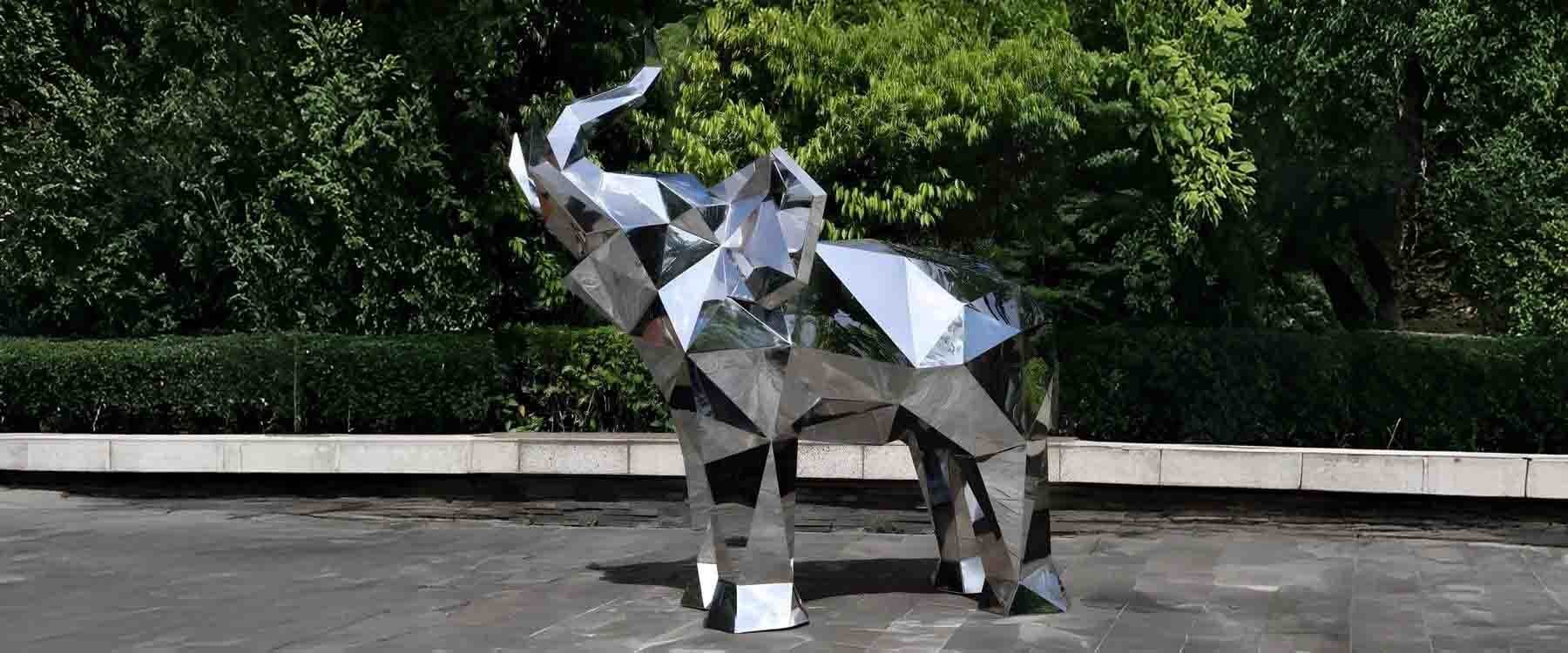 Modern Geometric Sculptures: The 7 Styles Everyone’s Buying (and Why)