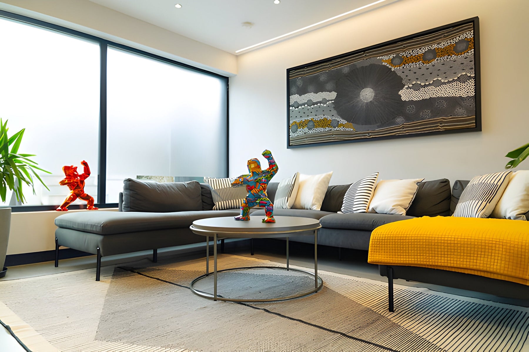 How to Choose the Perfect Decorative Gorilla Art for Your Living Room