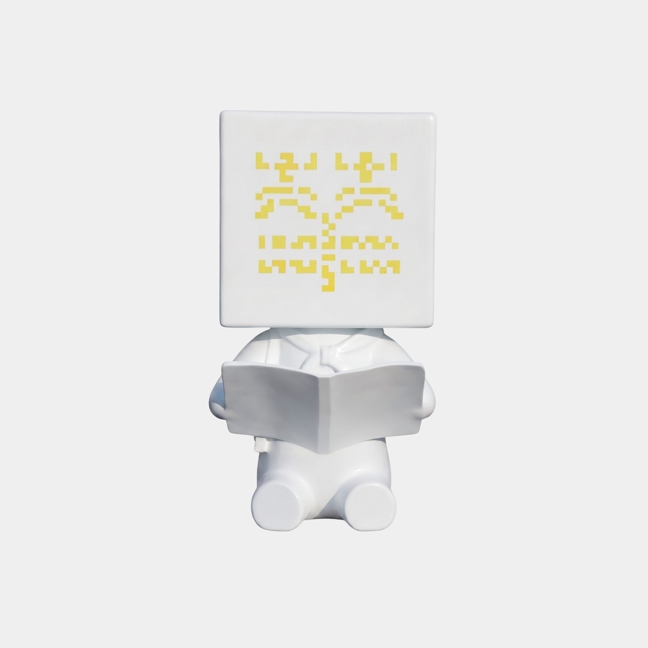 Glenwood White & Gold Minifigure Sculpture - 145cm