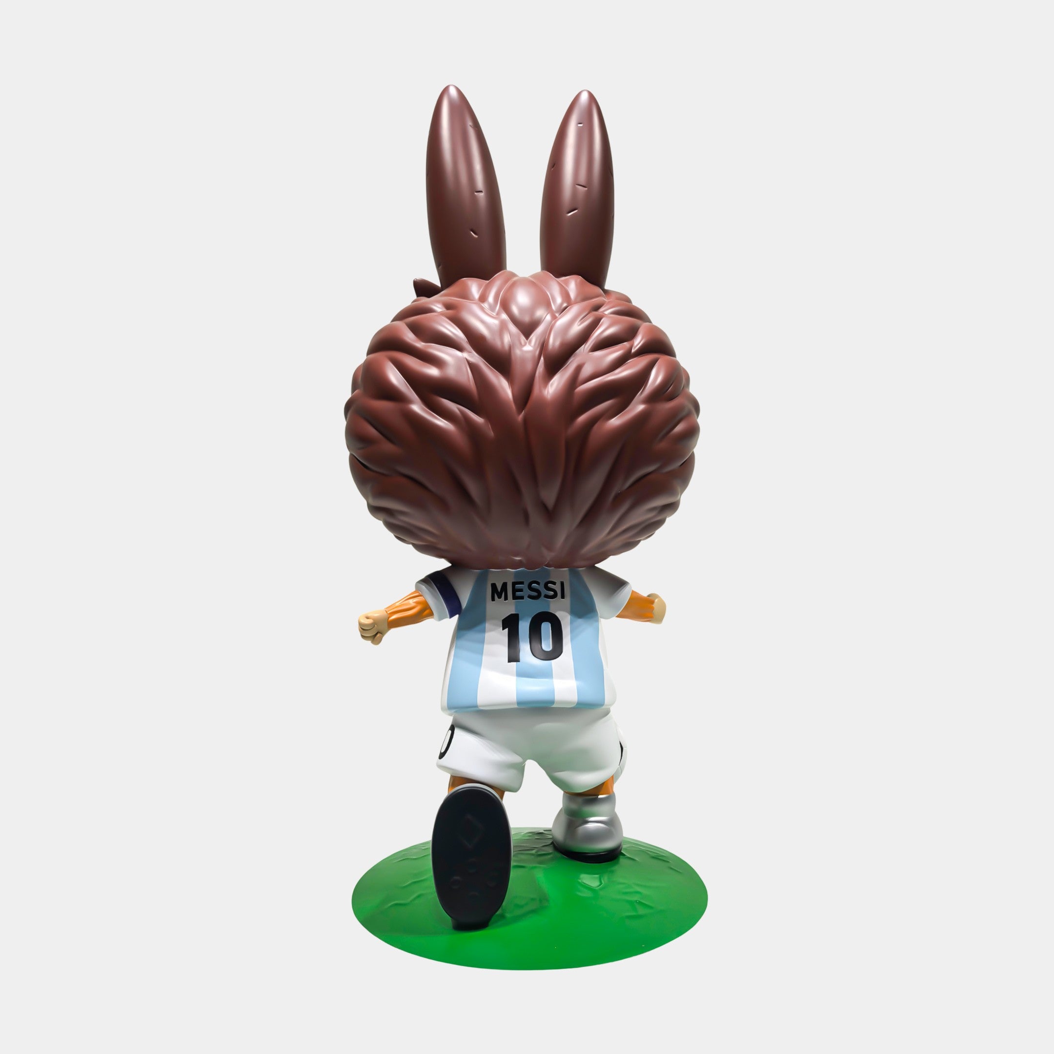 The Giant Sculptures World Cup No.10 Dribble Labubu Sculpture (100cm) features a bunny-headed figure in an Argentina Messi 10 jersey on a green base—a charming collectible of Lionel Messi as seen from behind.